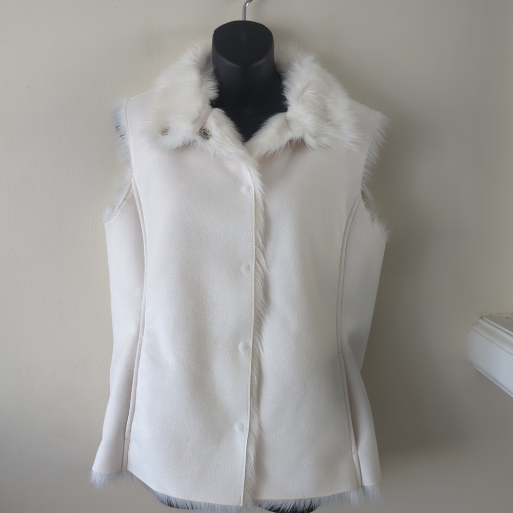 Maine, New England White woman's vest snap up Faux fur inside size small